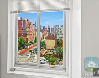 2 Avenue - Photo Thumbnail 1