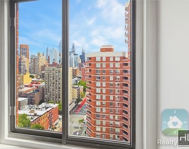 2 Avenue - Photo Thumbnail 9