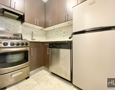 East 80 Street - Photo Thumbnail 3