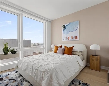 West 38th Street - Photo Thumbnail 2