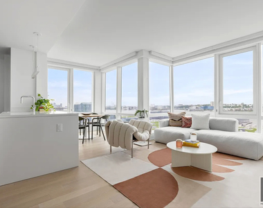 West 38th Street - Photo Thumbnail 2