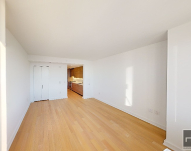 West 38th Street - Photo Thumbnail 5