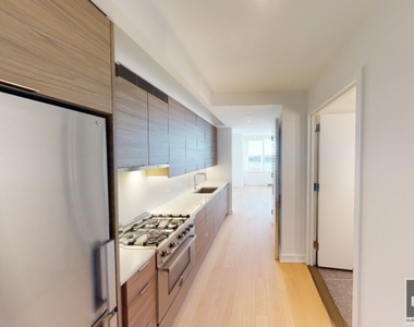 West 38th Street - Photo Thumbnail 1