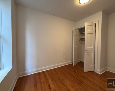 York Avenue - Photo Thumbnail 4