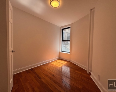 York Avenue - Photo Thumbnail 6
