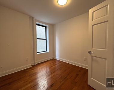 York Avenue - Photo Thumbnail 5