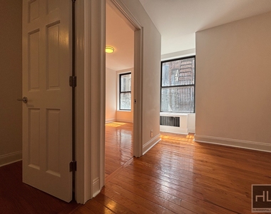 York Avenue - Photo Thumbnail 3