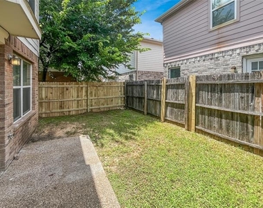 2325 Kingsway Drive - Photo Thumbnail 14