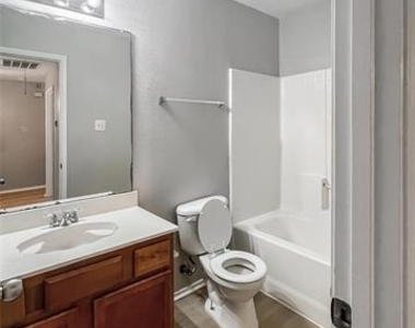 2325 Kingsway Drive - Photo Thumbnail 8