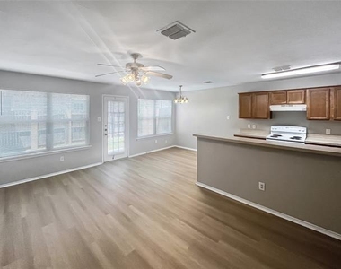 2325 Kingsway Drive - Photo Thumbnail 2