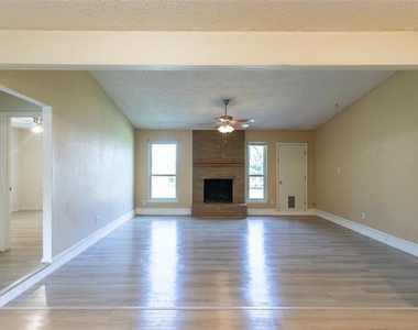 1733 Chucker Court - Photo Thumbnail 2