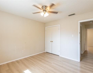 1733 Chucker Court - Photo Thumbnail 11