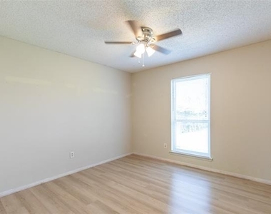 1733 Chucker Court - Photo Thumbnail 15