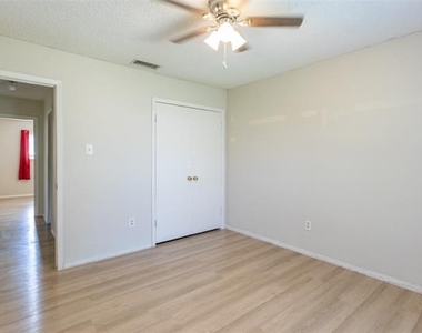 1733 Chucker Court - Photo Thumbnail 12