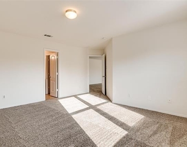 929 Glenndon Drive - Photo Thumbnail 5