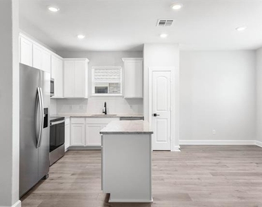 1021 Holly Drive - Photo Thumbnail 2