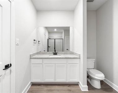 1021 Holly Drive - Photo Thumbnail 6