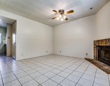929 W Hickory Street - Photo Thumbnail 3