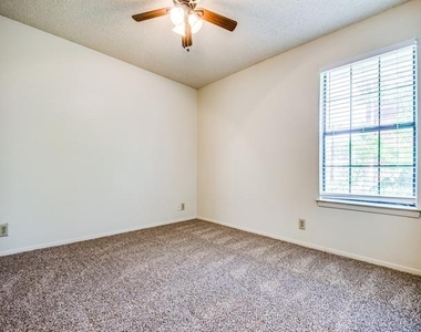 929 W Hickory Street - Photo Thumbnail 9