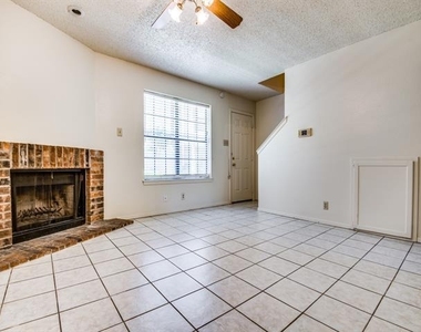 929 W Hickory Street - Photo Thumbnail 4