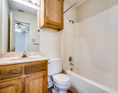 929 W Hickory Street - Photo Thumbnail 10