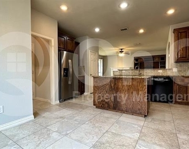 6798 Lee Meadow Drive - Photo Thumbnail 11