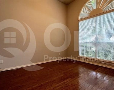 6798 Lee Meadow Drive - Photo Thumbnail 2