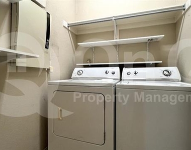 6798 Lee Meadow Drive - Photo Thumbnail 12
