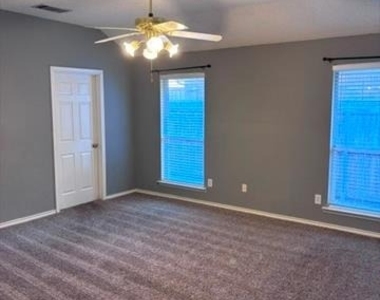 1300 Rosewood Lane - Photo Thumbnail 8