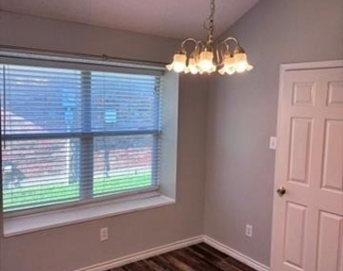1300 Rosewood Lane - Photo Thumbnail 5