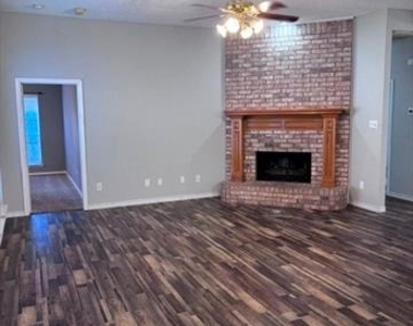 1300 Rosewood Lane - Photo Thumbnail 7