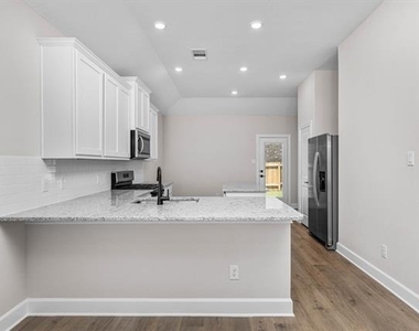 806 Princeton Heights Boulevard - Photo Thumbnail 2