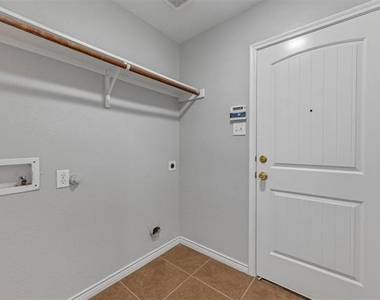 5590 Manitou Drive - Photo Thumbnail 18