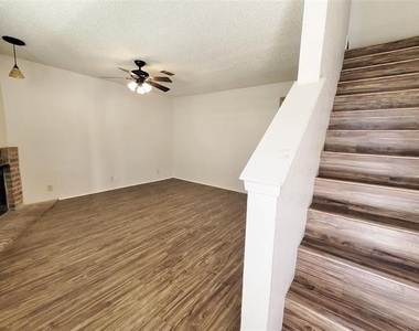 929 W Hickory Street - Photo Thumbnail 3