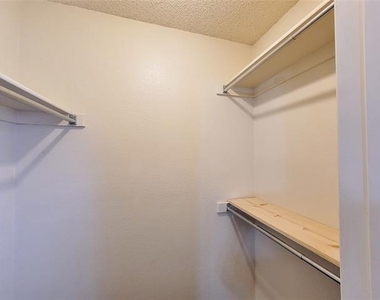 929 W Hickory Street - Photo Thumbnail 12