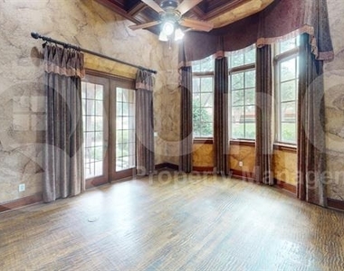 8108 Penobscot Lane - Photo Thumbnail 17