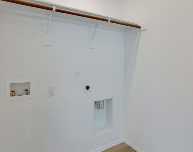 525 Dashwood Drive - Photo Thumbnail 6