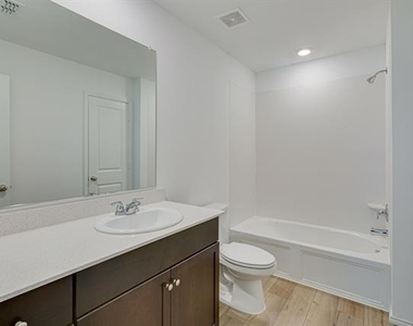 525 Dashwood Drive - Photo Thumbnail 15