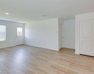 525 Dashwood Drive - Photo Thumbnail 10