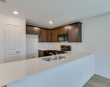 525 Dashwood Drive - Photo Thumbnail 3
