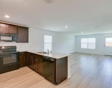 525 Dashwood Drive - Photo Thumbnail 2