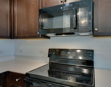 525 Dashwood Drive - Photo Thumbnail 4