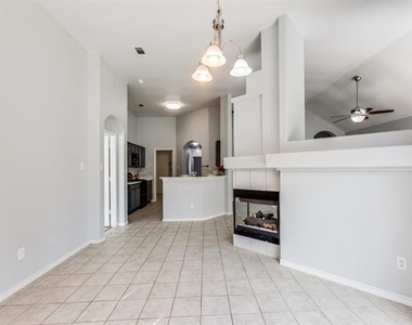 1305 Greenbriar Lane - Photo Thumbnail 5
