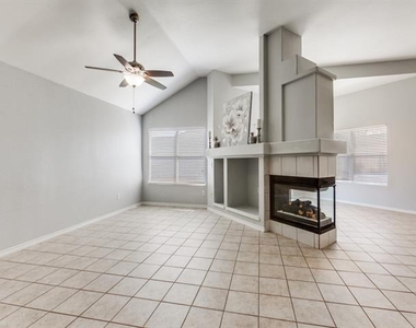 1305 Greenbriar Lane - Photo Thumbnail 3