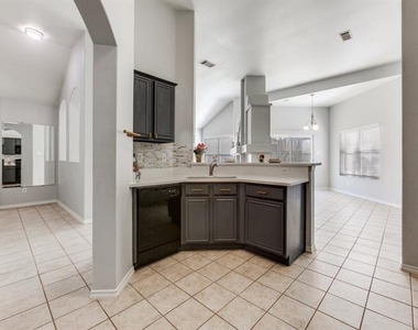 1305 Greenbriar Lane - Photo Thumbnail 6
