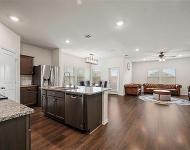901 Euston Street - Photo Thumbnail 2
