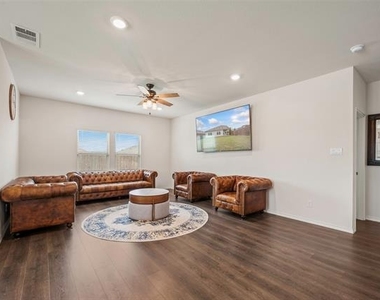901 Euston Street - Photo Thumbnail 6
