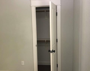 808 W Hull Street - Photo Thumbnail 8