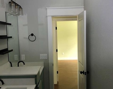 808 W Hull Street - Photo Thumbnail 12