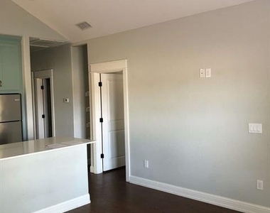808 W Hull Street - Photo Thumbnail 4